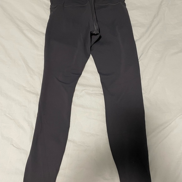 Like new grey LuLu lemon pants - Picture 2 of 2